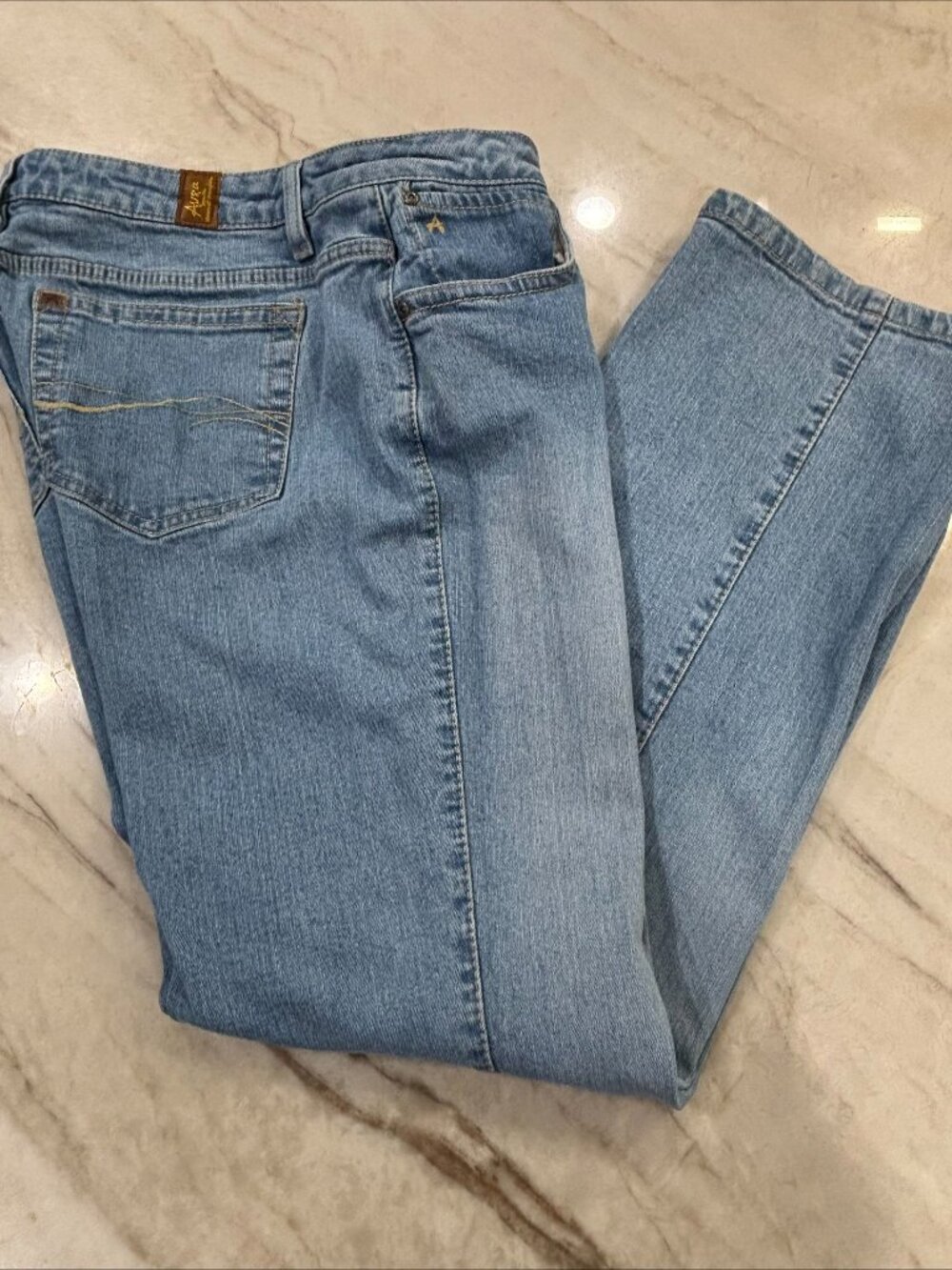 Aura Women's Jeans Size 10P Average Short Rise Light Wash Denim